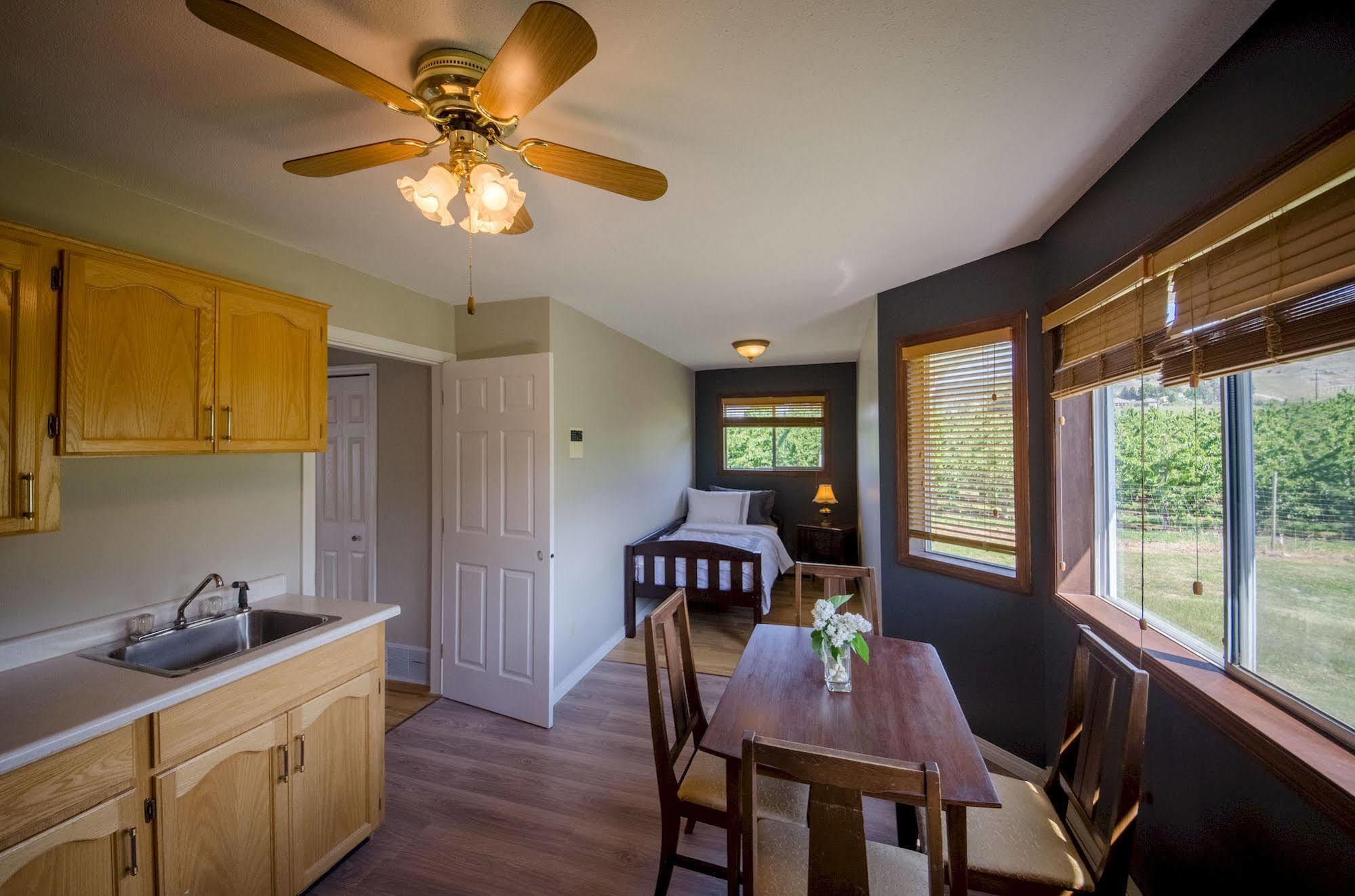 Ok Whistle Stop Bed & Breakfast Penticton Eksteriør billede